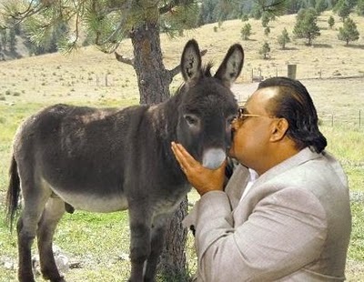 Altaf%20Hussain%20Donkey%20Kissing%20Scene%5B5%5D.jpg