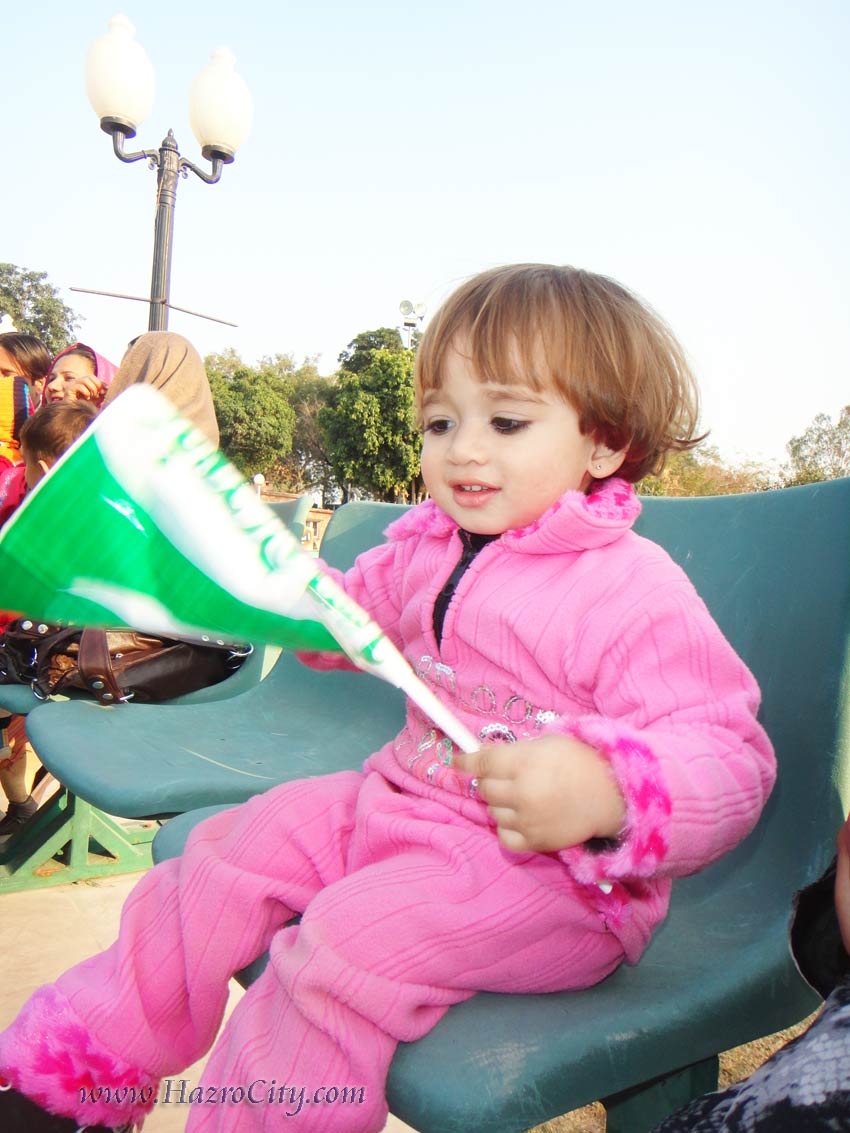 Areesha_Bibi_Wagha_Wagah_Border_India_Pakistan.jpg