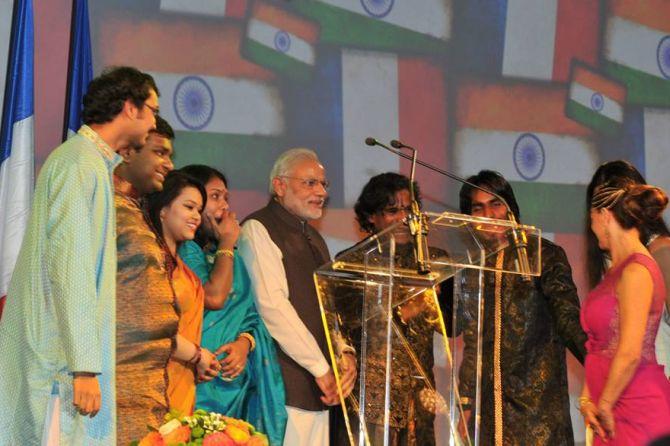 12modi-louvre3.jpg