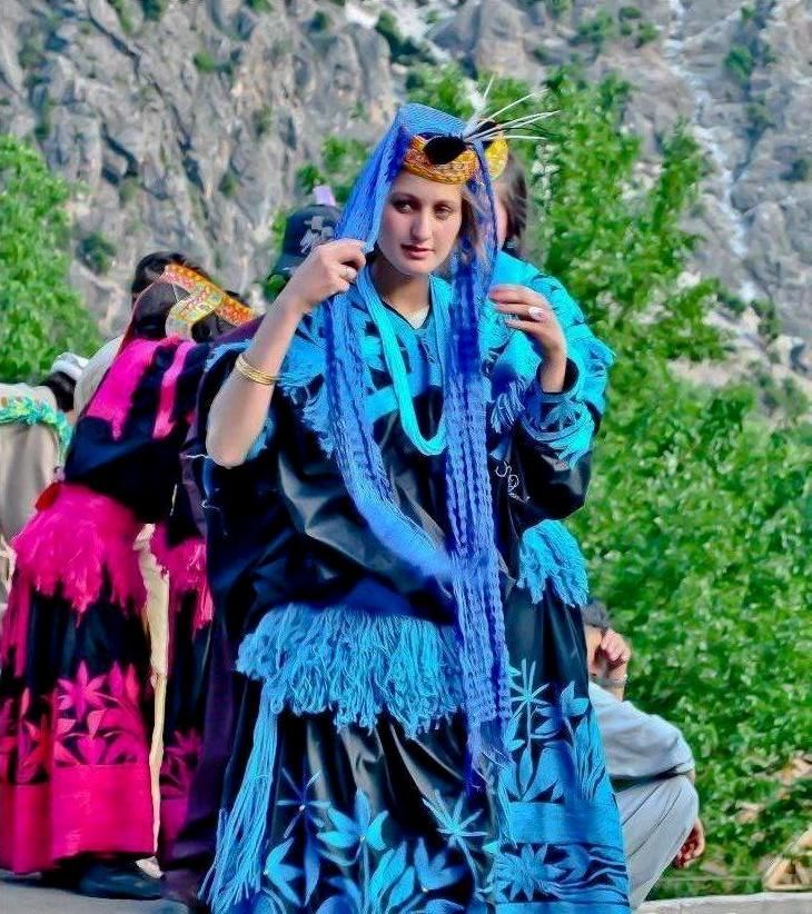 e8e98988e4144ea78c6190fe783cbd0a--kalash-people-pakistan.jpg