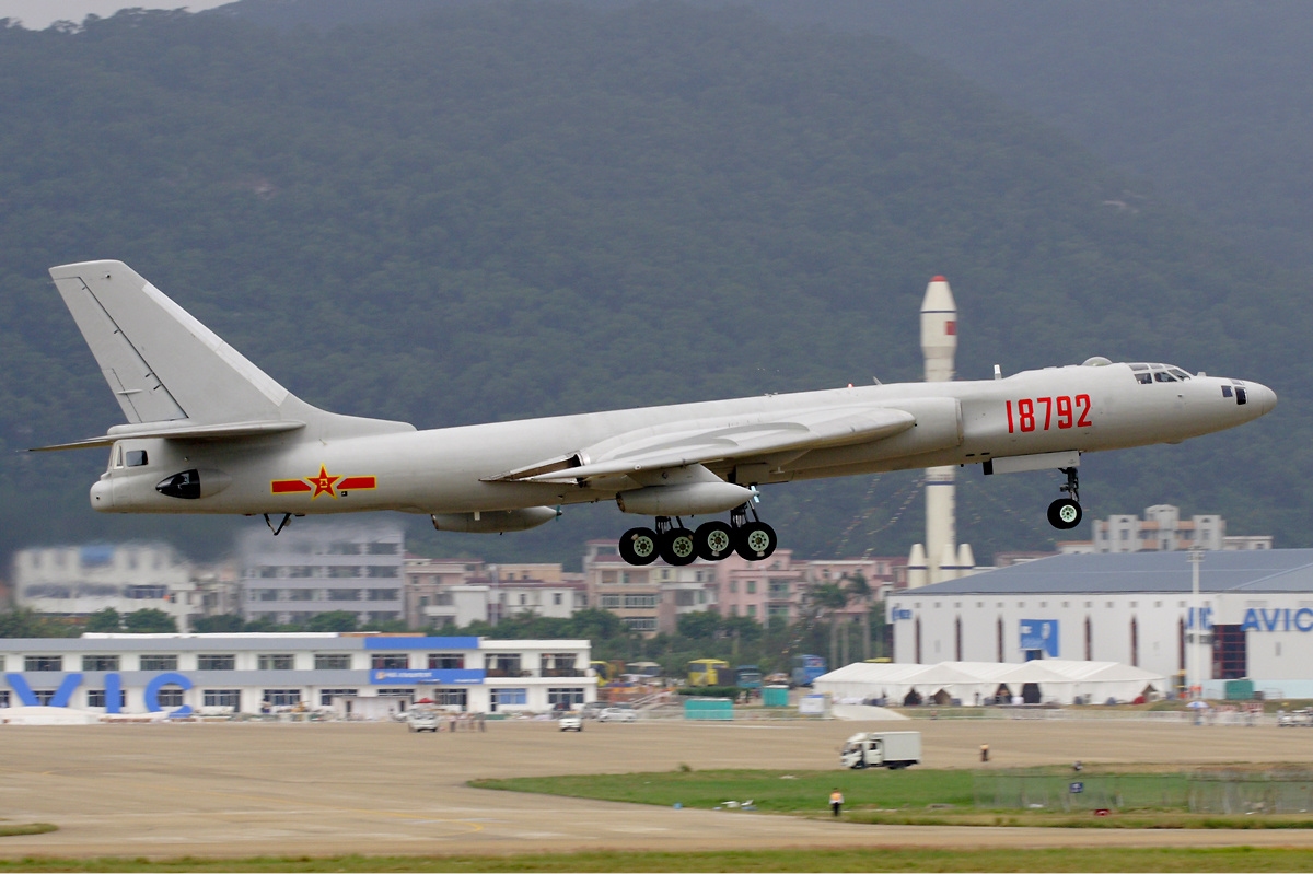 PLAAF_Xian_HY-6_Li_Pang.jpg