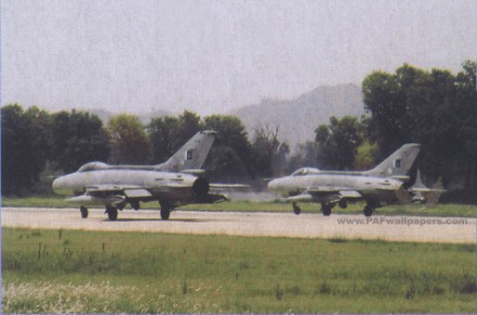 F-7s_at_runway.jpg.opt439x290o0,0s439x290.jpg