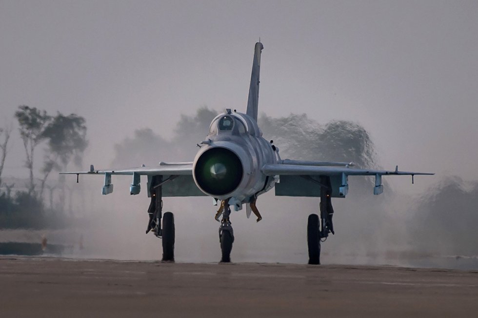 Mig-21-DPRK-air-show-top.jpg