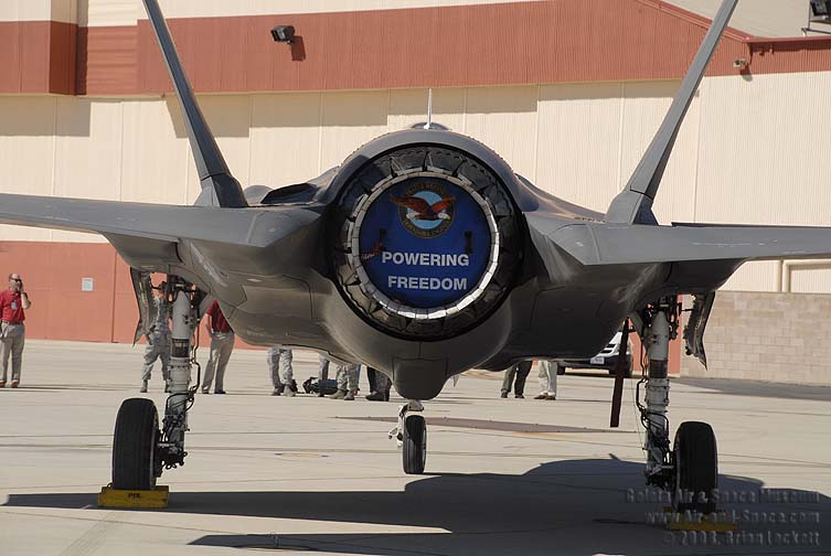 _BEL8163%20F-35A%20AA-1%20rear%20l.jpg