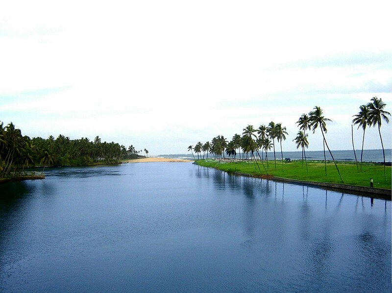 800px-Edava_Nadayara_Lake.JPG