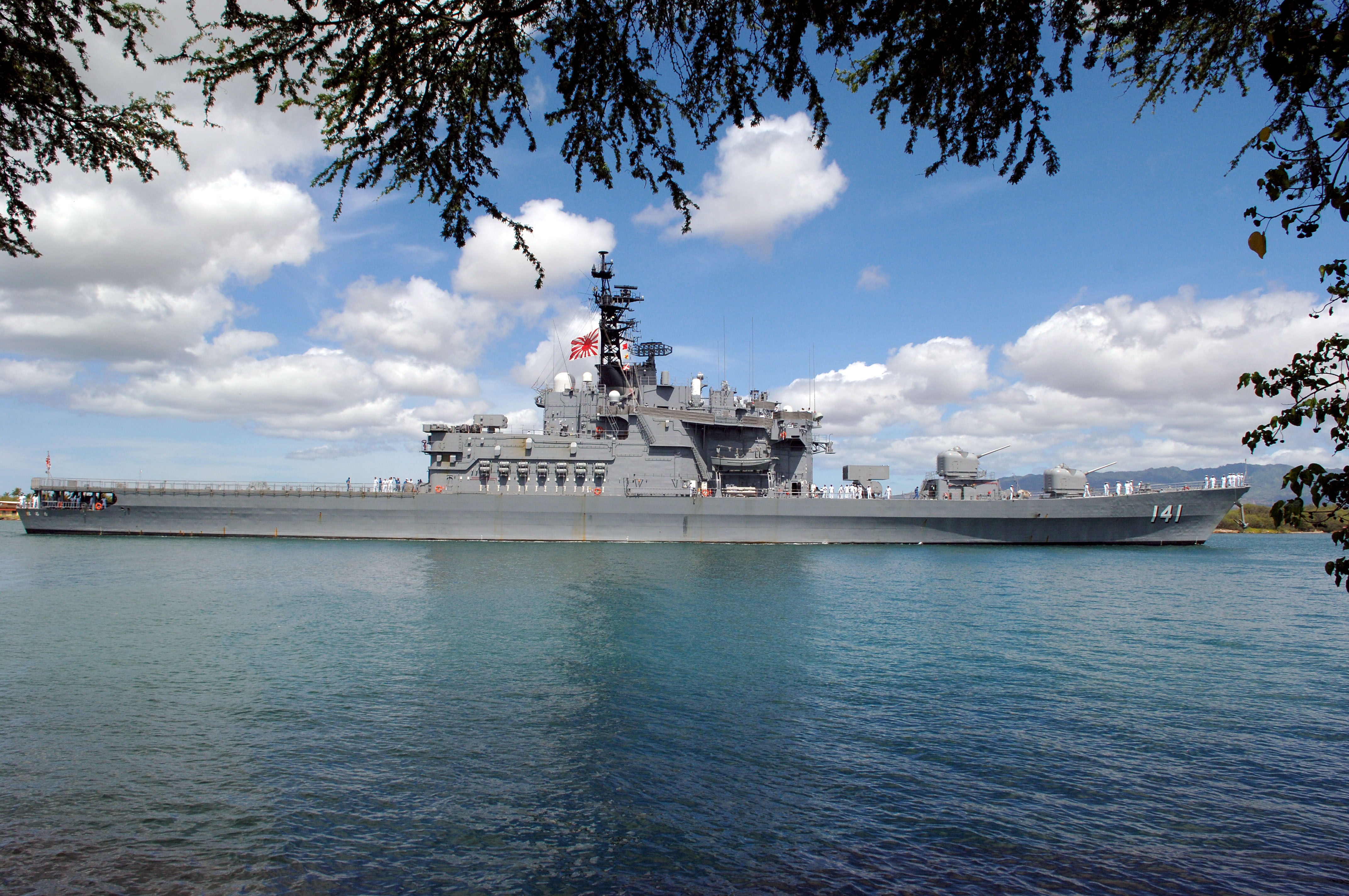 JMSDF_ship_Haruna_%28DDH_141%29.jpg