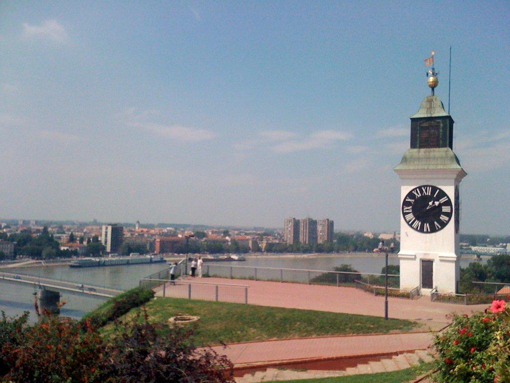 Novi-Sad-Clock-Tower.jpg