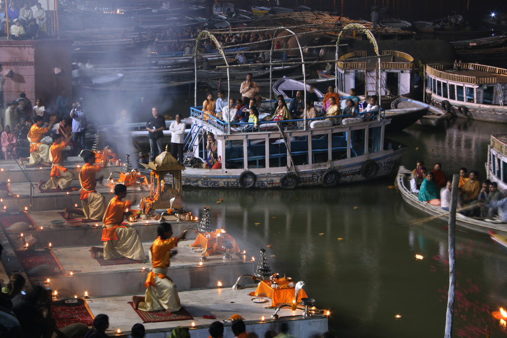 varanasi_waterside_2949_jpg_600x.jpg