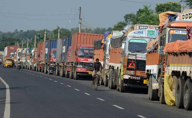 nepal-border-trucks-stranded_650x400_41443681213.jpg