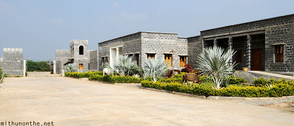 aptdc-gandikota-hotel-granite-buildings.jpg