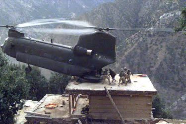 CHINOOK_ROOF_LANDING_IN_Afghanistan.jpg