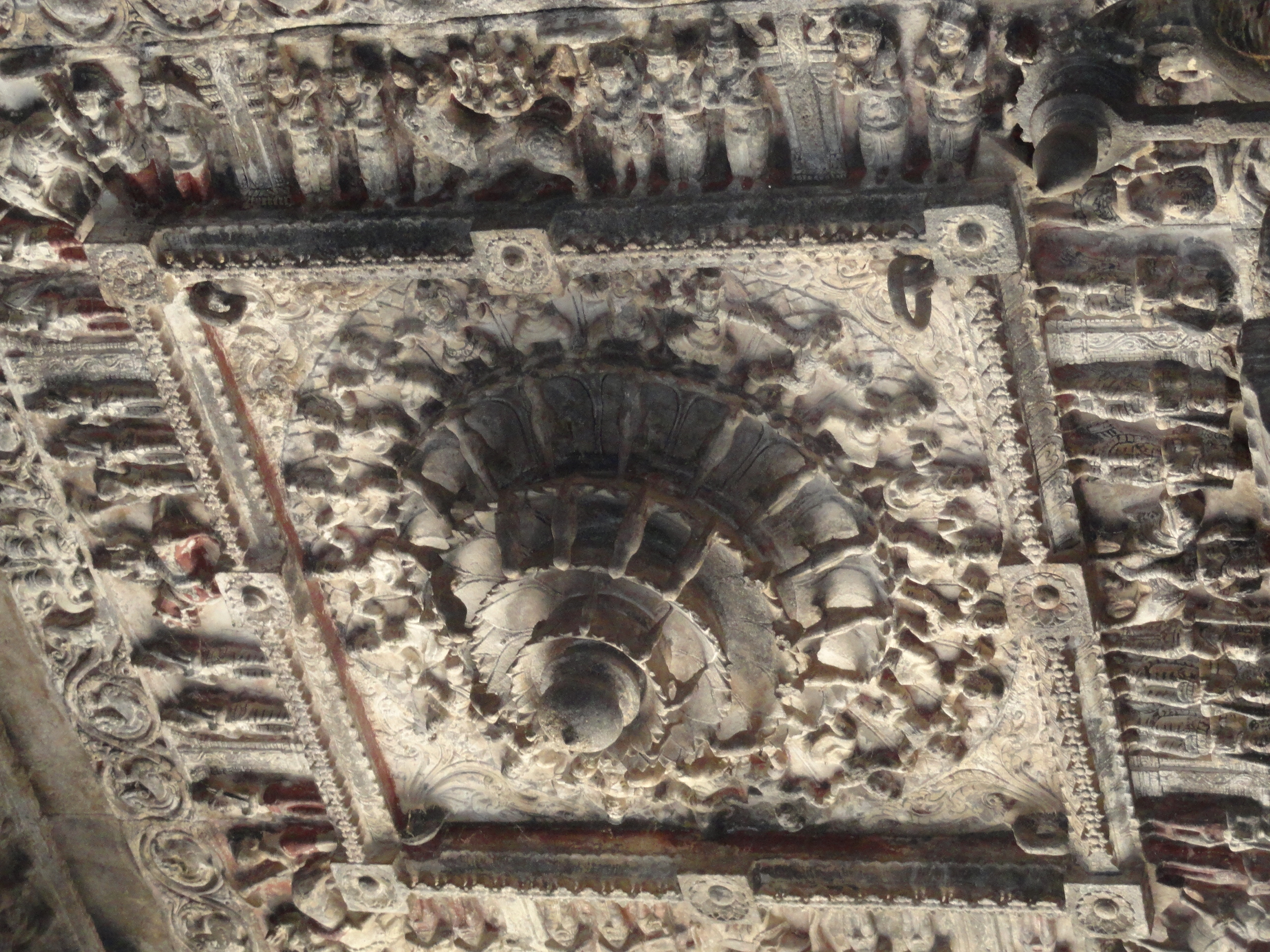 Beauty_of_ceiling_kalyana_mamdapam_vellore_fort_temple.JPG