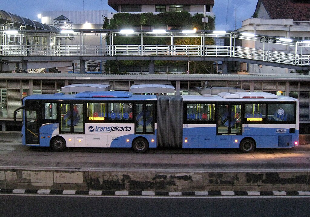 1024px-Harmoni_Central_Busway_Transjakarta_4.JPG