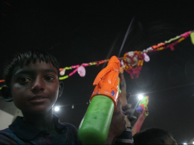 Holi-at-Swami-Narayan-Temple-51-640x480.jpg