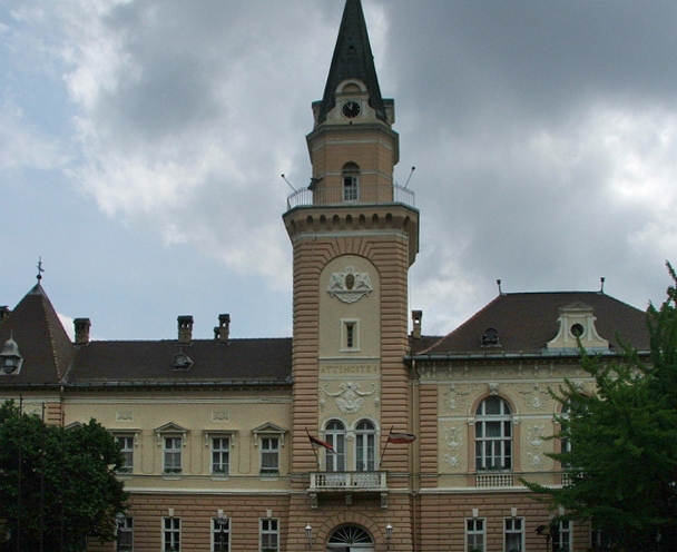 Town_hall%2C_Kikinda%2C_Serbia_(2004).jpg