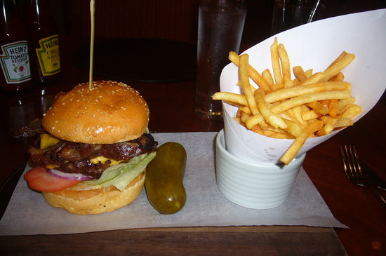 marriot-signature-burger.jpg