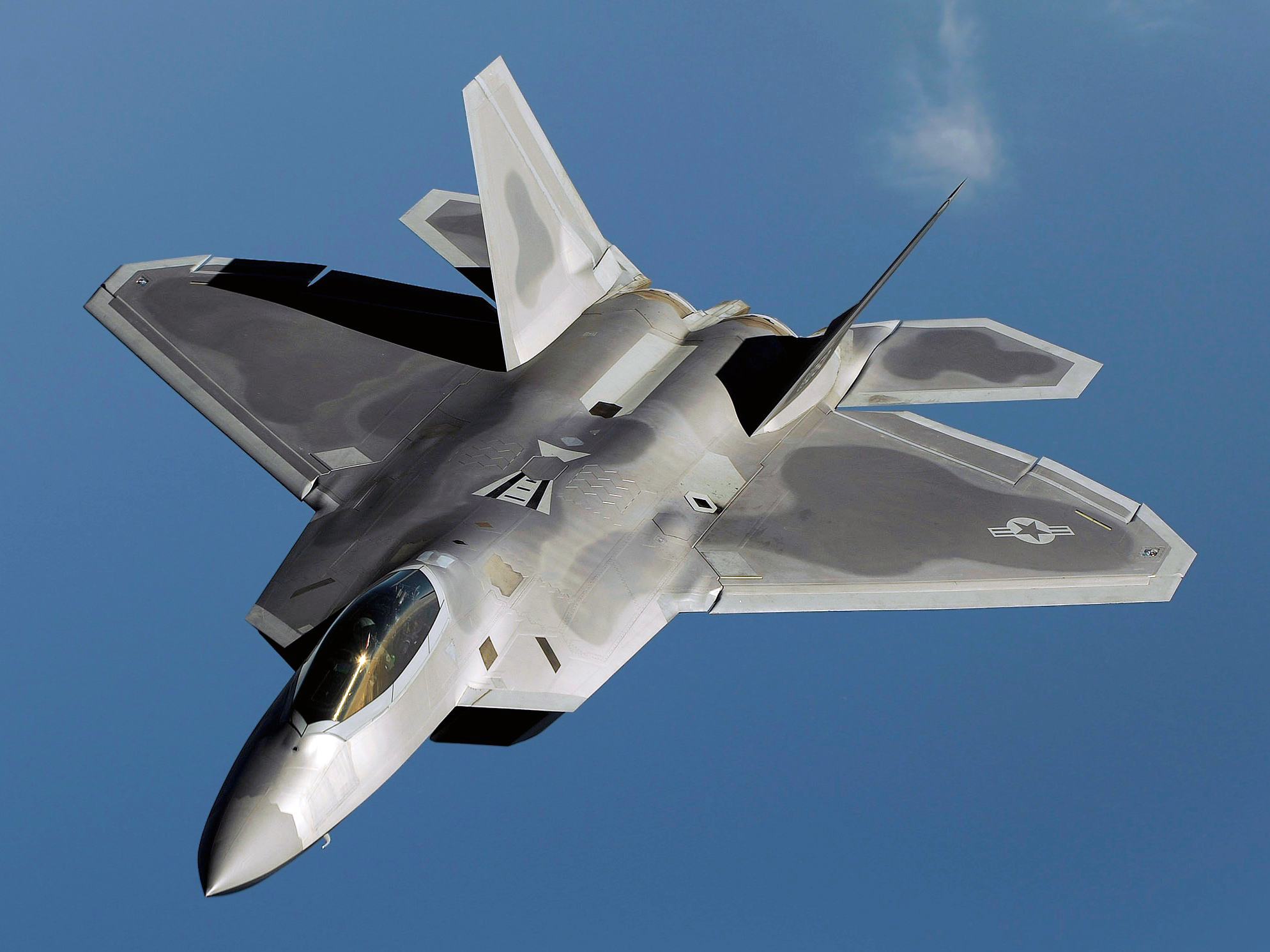 F-22_Raptor_edit1_%28cropped%29.jpg