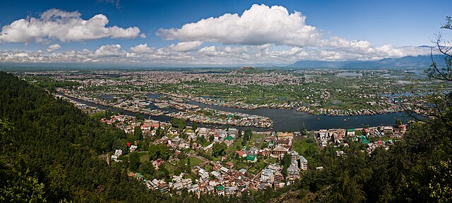 640px-Srinagar_pano.jpg