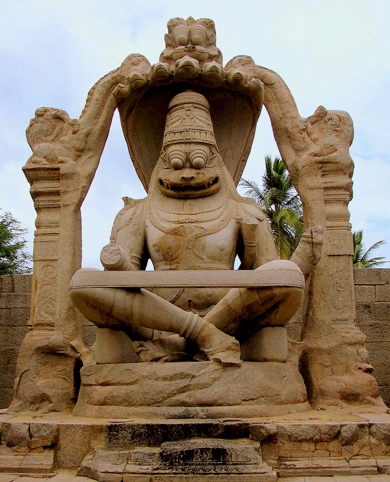 Ugranarasimha_statue_at_Hampi_dtv.JPG