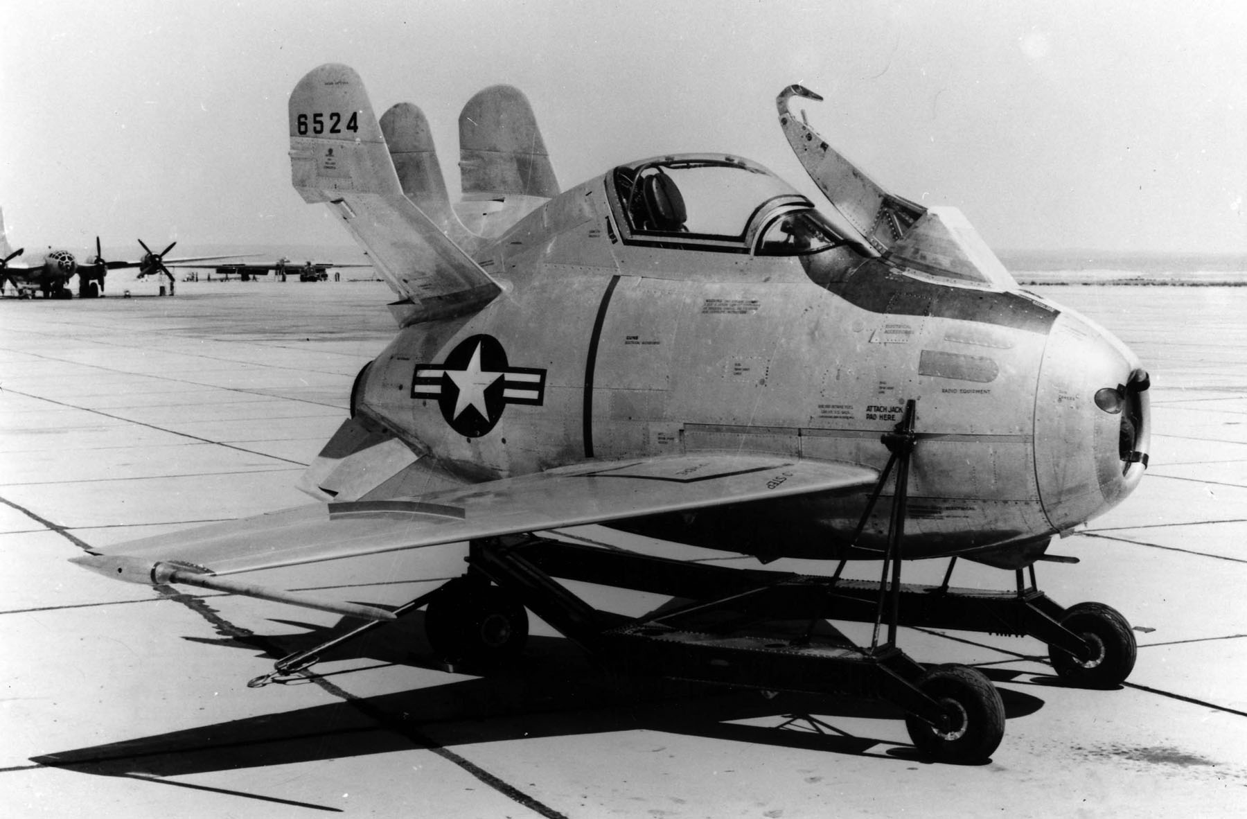 McDonnell_XF-85_bw_base.jpg