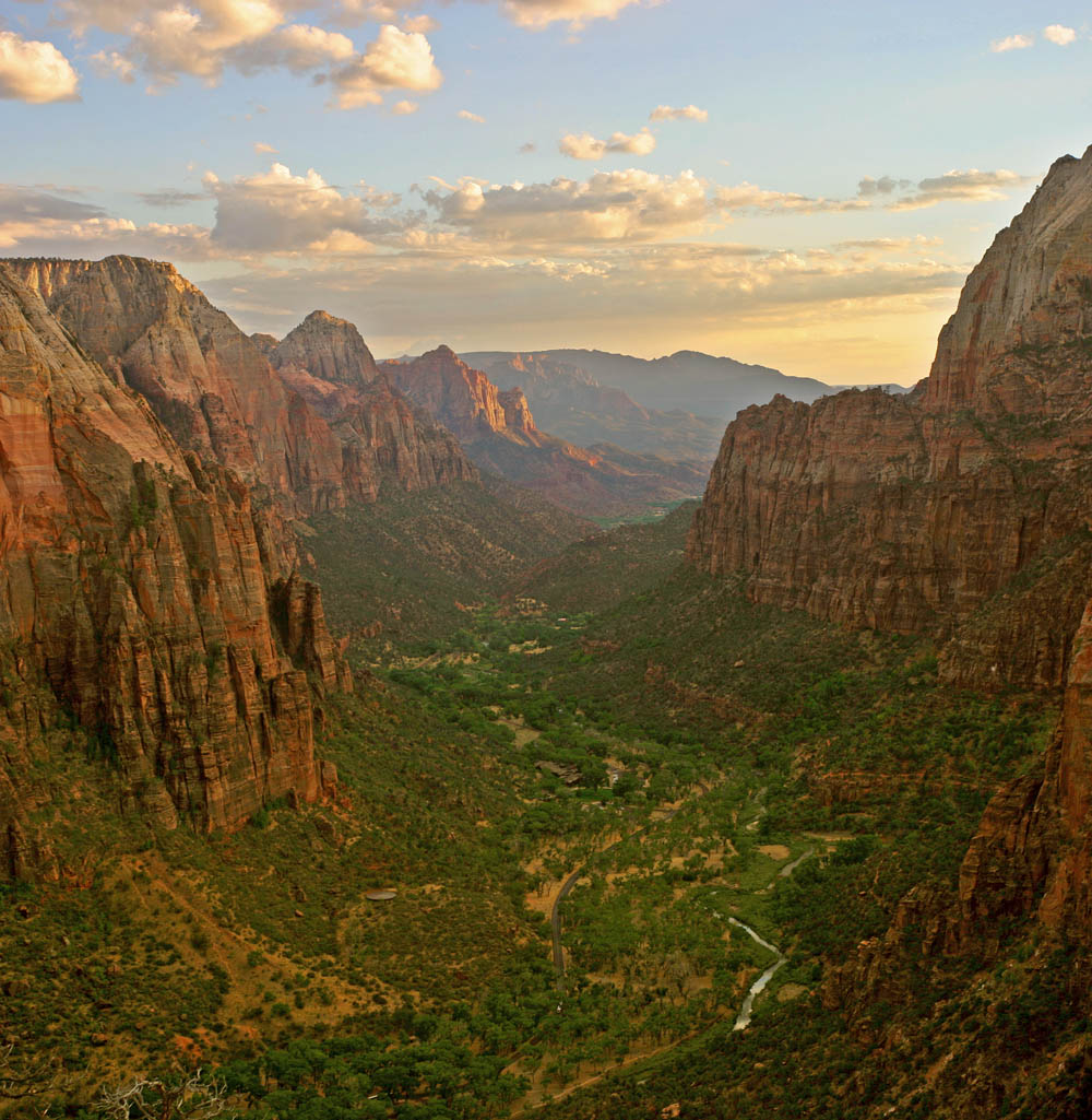 Zion_angels_landing_view.jpg