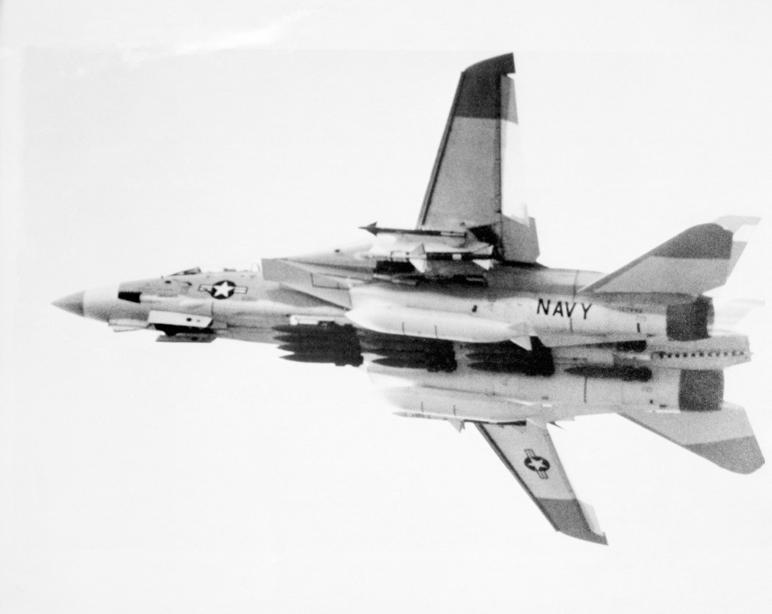 F-14_loaded_with_bombs.jpg