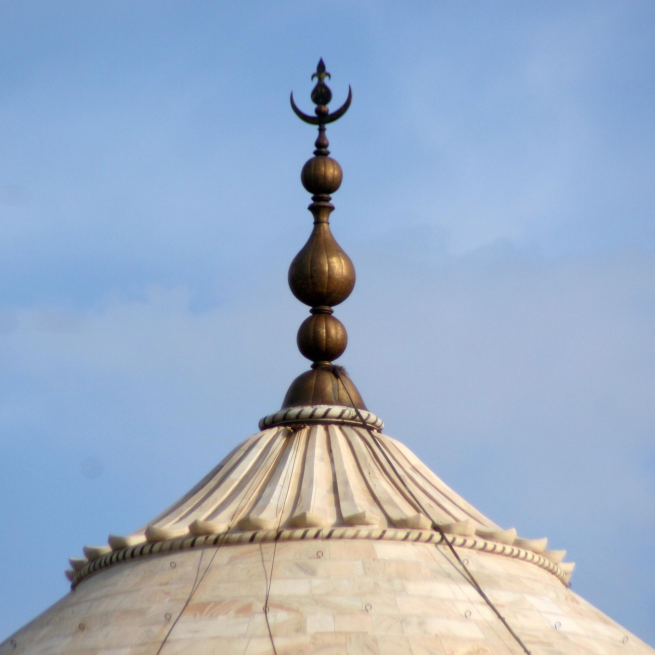 Taj_Mahal_finial-1.jpg