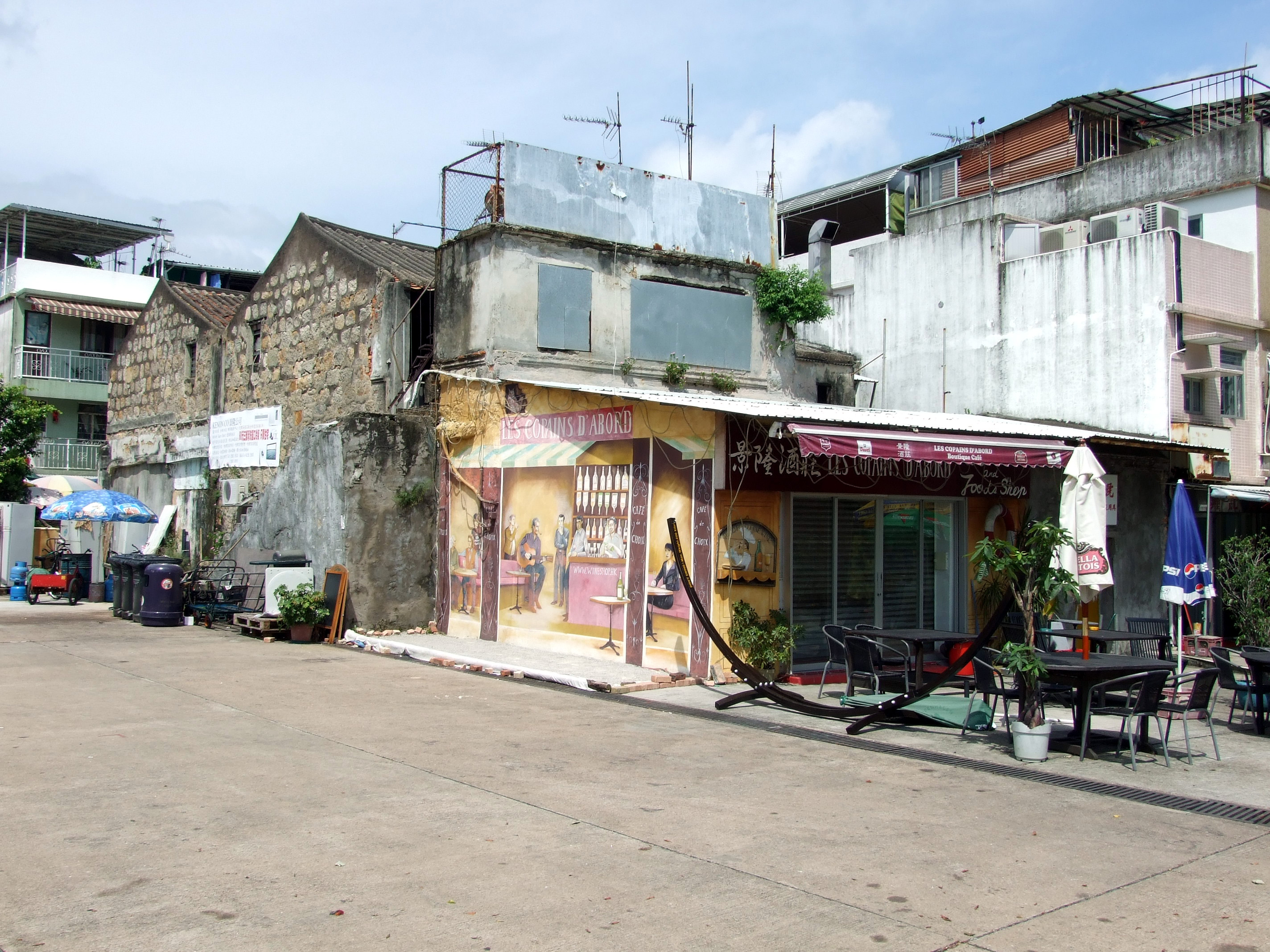 HK_PengChau_WingOnStreet_StoneHouse.JPG