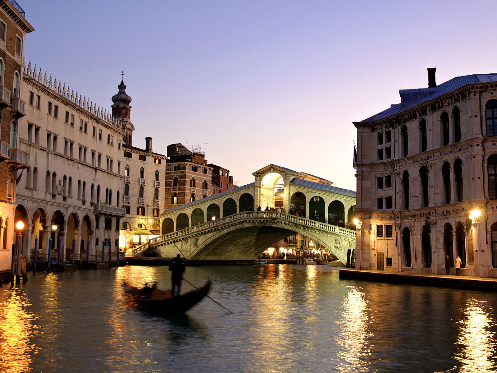 Rialto-Bridge-Venice-Italy.jpg