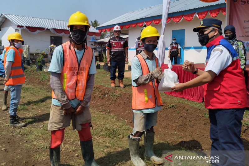 Some 300 residents employed in Bogor-Sukabumi railway line project