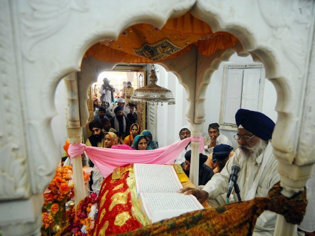 289749-Sikhpilgrimsphotoafp-1320934937-830-640x480.jpg