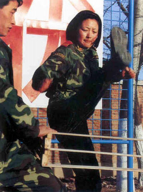 chinese_army_girls_11.jpg