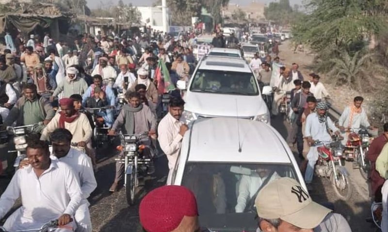 This photo shows participants of the Pakistan Tehreek-i-insaf's Haqooq-i-Sindh March in Ghotki.  — Photo courtesy Shah Mahmood Qureshi Instagram