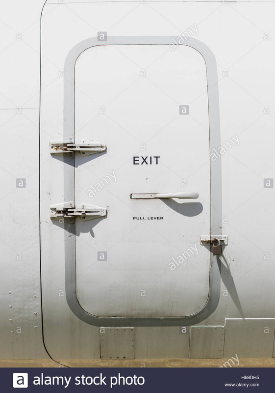 emergency-exit-door-in-an-old-airplane-_H69_DH5.jpg