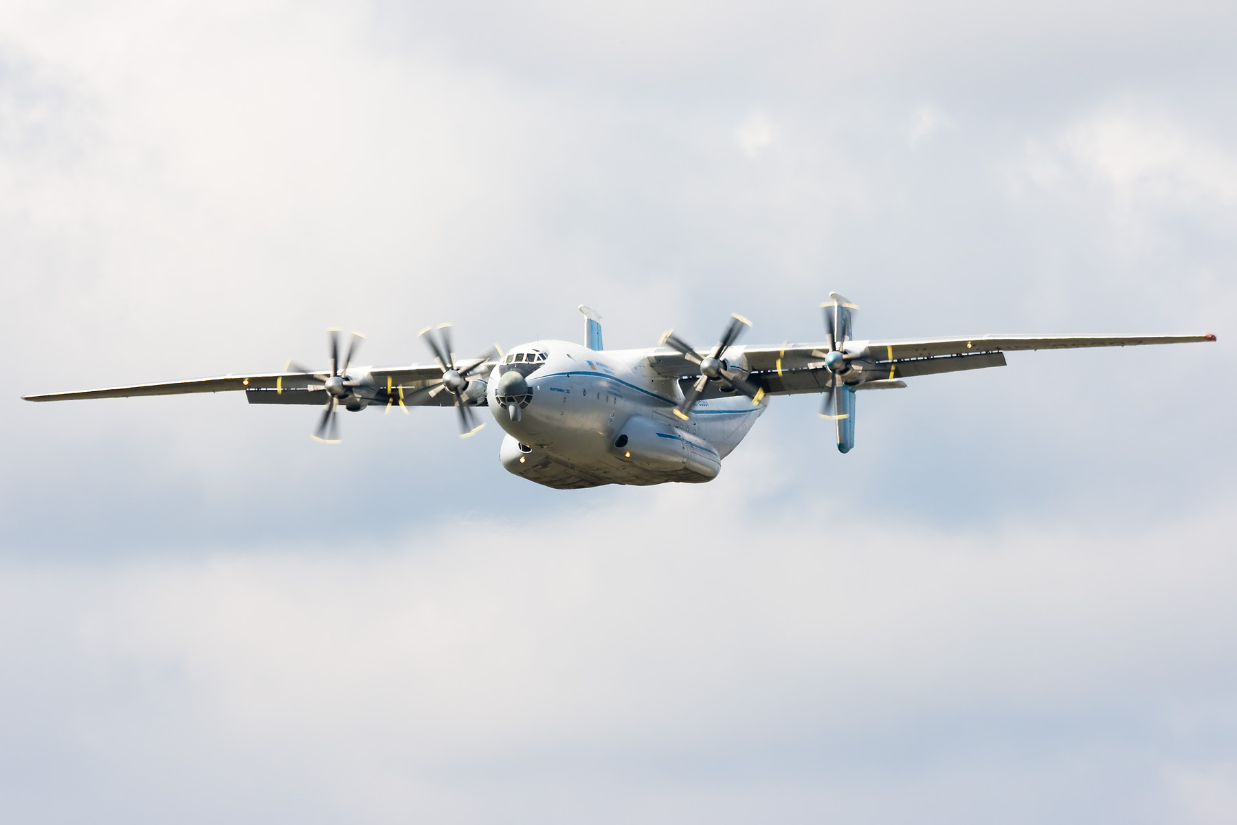 Antonov_An-22_1.jpg