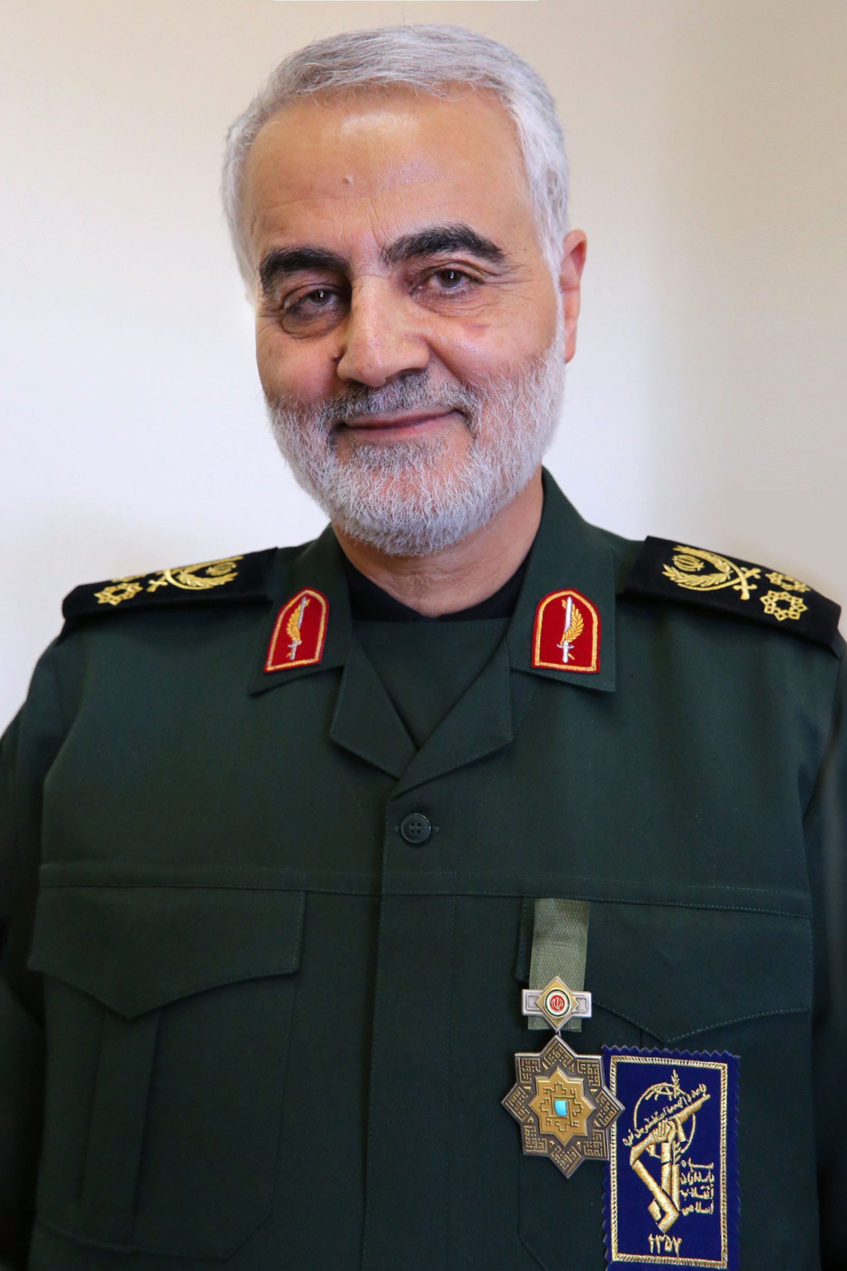 Qasem_Soleimani_with_Zolfaghar_Order.jpg