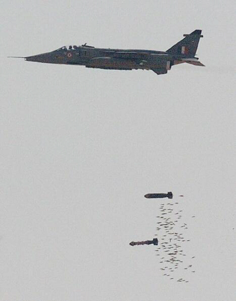 Jaguar_Cluster-Bomb.jpg