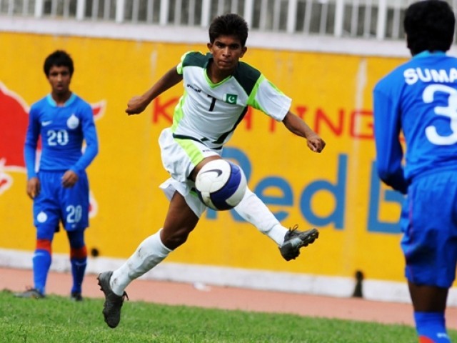 222060-pakistanfootballunder-1312223345-335-640x480.jpg