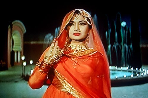 meena-kumari-in-pakeeza.jpg