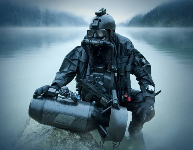 special-operations-forces-combat-diver-with-underw_art-jpg.366919