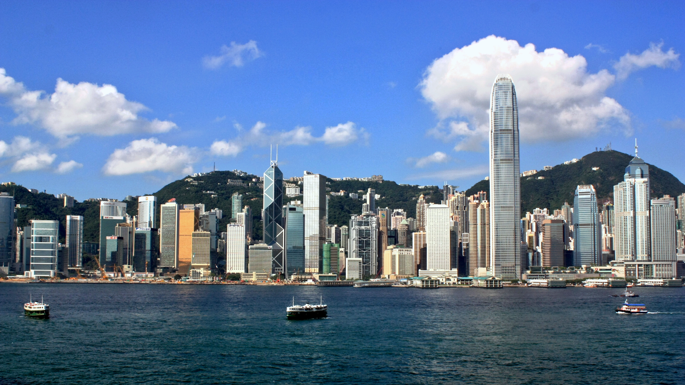 Hong_Kong_Island_Skyline_2009.jpg