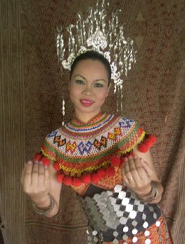 iban%20girl%20traditional%20dancing.jpg