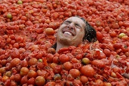 funny_picture_of_tomato_festival_29.jpg