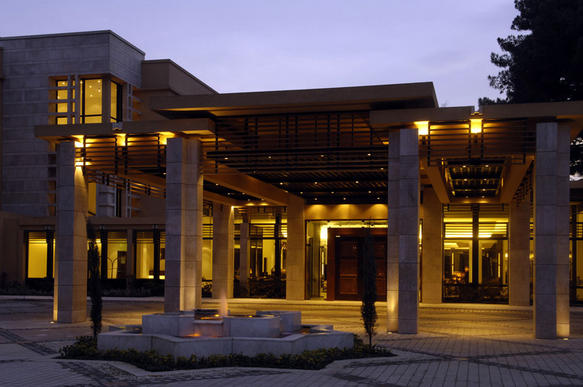 Serena_Hotel_in_Kabul.jpg