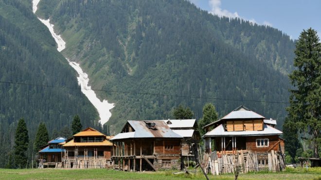 160701054436_arangkel_neelum_valley_kashmir_976x549_bbc_nocredit.jpg