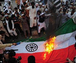 pakistan-demo-indian-flag-burning-afp-lg.jpg