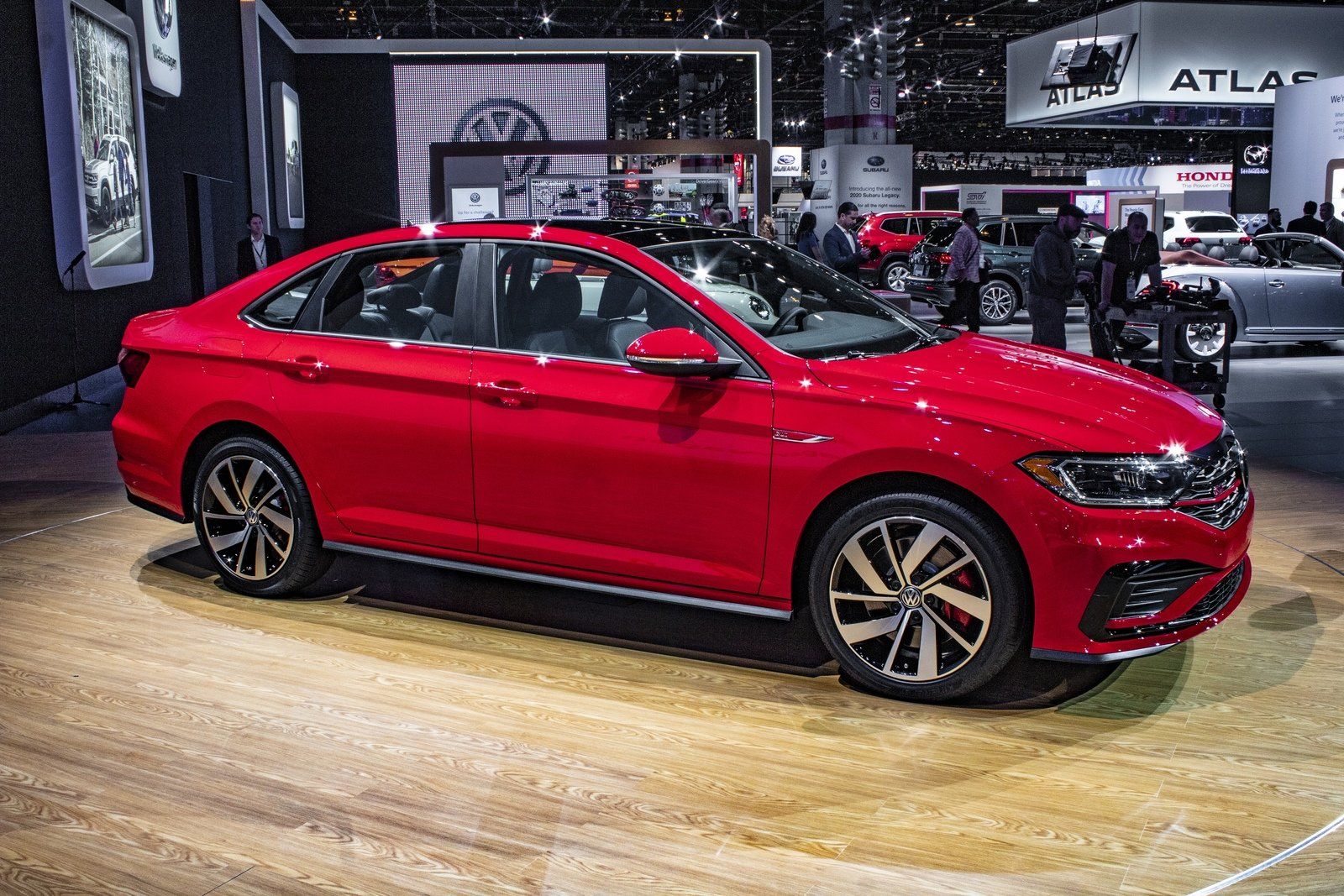 volkswagen-jetta-gli-116_1600x0w.jpg