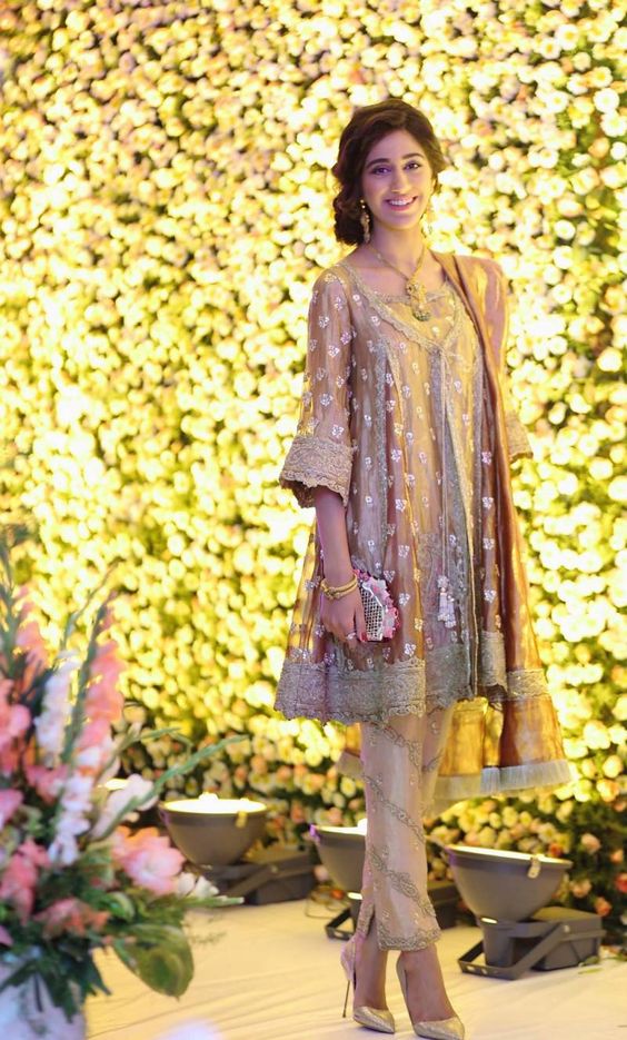 Party-Wear-Embroidered-Dresses-Designs-Collection-2016-2017-8.jpg