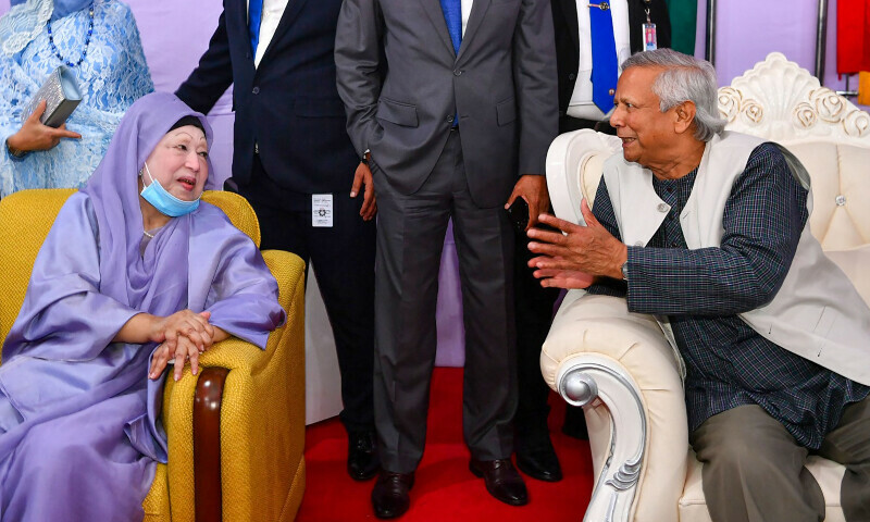 Chief adviser of Bangladesh’s interim government Muhammad Yunus (R) with former premier and Bangladesh Nationalist Party chairperson Khaleda Zia (2L) at a reception in Dhaka, Bangladesh on November 21. — AFP