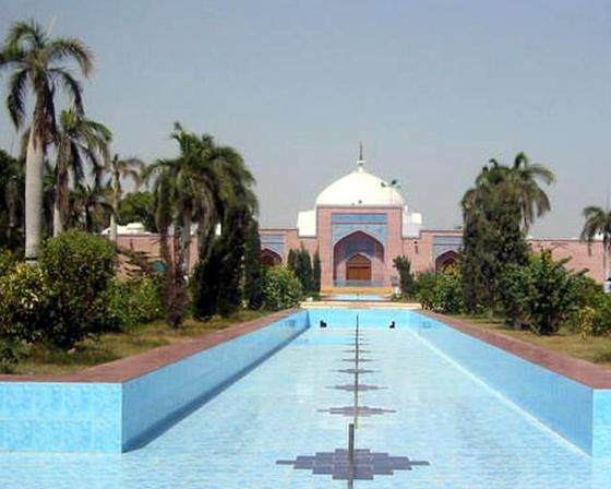 3943575-Shah_Jahani_Mosque_Thatta-Thatta.jpg